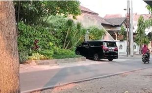 Disanggong Wartawan di Rumah, Gibran Diam-Diam Pergi Nyetir Mobil Sendiri