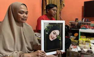 Air Mata dan Doa, Cerita Ibu yang Kehilangan Putrinya dalam Tragedi Kanjuruhan