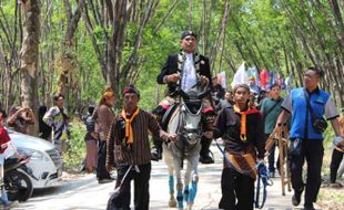 Gunakan Kuda Putih, KPU Sukoharjo Terima Estafet Kirab Pemilu dari Karanganyar