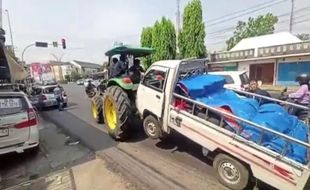 Kecelakaan Beruntun Libatkan 3 Kendaraan di Madiun, Sopir Pikap Luka-luka