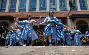 SMK Marsudirini Solo Ramaikan Menari Bersama Sukacita untuk Hari Batik Nasional