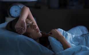 Tips Mengatasi Kebiasaan Terbangun di Tengah Malam dan Susah Tidur Lagi