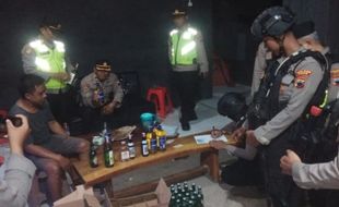 Tiga Tempat Karaoke di Kudus Dirazia: 11 PL & Puluhan Botol Miras Diamankan