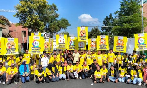 Cegah Stunting, Pinsar Bagi-bagi Paket Daging dan Telur Ayam di CFD Solo