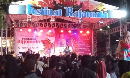 Panggung Rina Aditama dan Sangkara Musik Ramaikan Festival Rajamala Solo