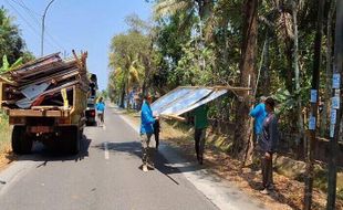 Satpol PP Purworejo Lakukan Penertiban Reklame dan Alat Peraga