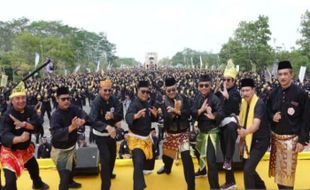 Ciatt..! 10.000 Pesilat Bergerak Bareng Pecahkan Rekor Muri