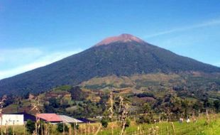 Mengulik Keunikan Geologi di Kompleks Vulkanik Gunung Slamet