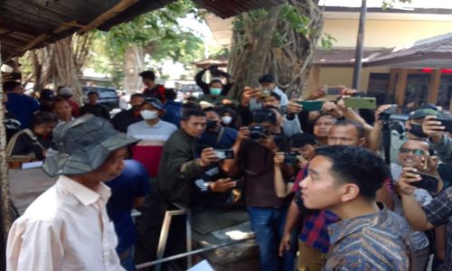 Wali Kota Gibran Temui Peserta Tapa Bisu di Sriwedari Solo