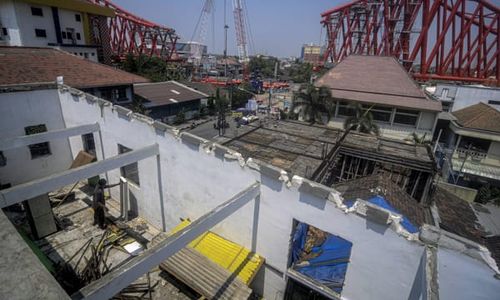 Terdampak Underpass Joglo, Warga Mulai Bongkar Rumah Secara Mandiri