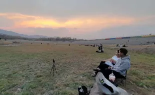 Waduk Tandon Wonogiri Jadi Padang Rumput, Orang Ramai Berdatangan untuk Healing