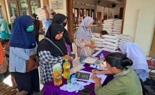 Harga Bahan Pokok Tinggi, Warga Rajin Berburu Belanja di Pasar Murah