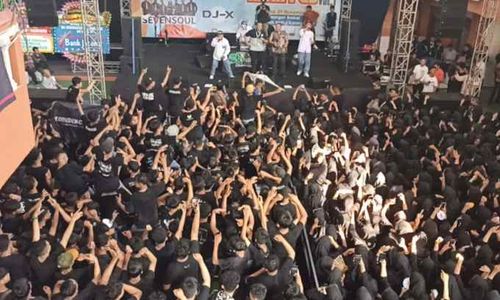 Pecah! NDX A.K.A Sukses Hibur Siswa SMA Muhammadiyah 1 Karanganyar