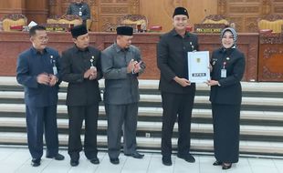 APBD Klaten 2024 Disetujui, Kemiskinan dan Perbaikan Jalan Masih Jadi Prioritas