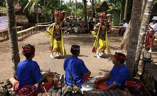 Atraksi Seni Budaya di Desa Wisata Adat Osing Kemiren Banyuwangi