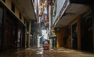 Kali Ciliwung Meluap, Permukiman Warga di Kebon Pala Jaktim Terendam Banjir