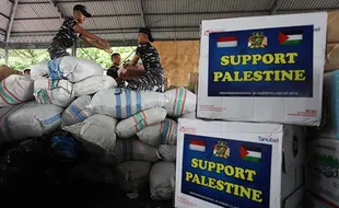 Pengiriman Bantuan Kemanusian ke Palestina dengan Kapal TNI AL dari Surabaya