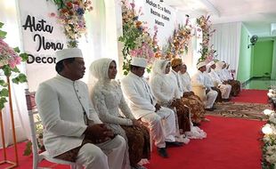 Momen Bahagia 7 Pasangan Pengantin di Resepsi Baznas Klaten Mantu