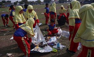 Edukasi Peduli Lingkungan, Siswa SD Muhammadiyah 24 Solo Bersih Sampah di Alkid