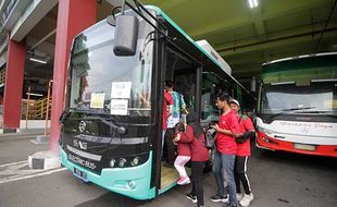 Pengoperasian Bus Listrik untuk Angkutan Suporter Piala Dunia U-17 di Surabaya