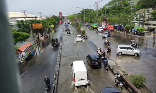 Banjir Perlahan Surut, Kaligawe-Terboyo Semarang Sudah Bisa Dilewati Kendaraan