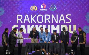 Momen 3 Capres-Cawapres Tandatangani Deklarasi Kampanye Damai 2024 di Jakarta