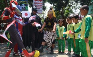 Saat Gatotkaca Rangkul Batman dan Ultraman, Simbol Sportivitas Piala Dunia U-17