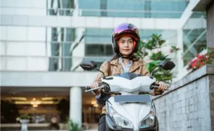 Wanita Naik Motor Jangan Pakai Ini