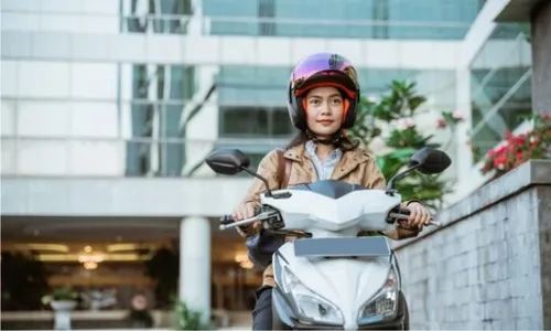 Wanita Naik Motor Jangan Pakai Ini