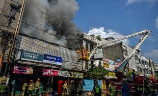 Diduga Akibat Korsleting, Toko Elektronik di Bandung Ludes Terbakar