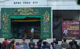 Protes Putusan MK, Seniman Yogyakarta Pentaskan Ketoprak Mahkamah Kongkalikong