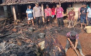 Korsleting! Kandang Ternak di Susukan Semarang Terbakar, Satu Sapi Terpanggang