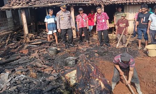 Korsleting! Kandang Ternak di Susukan Semarang Terbakar, Satu Sapi Terpanggang