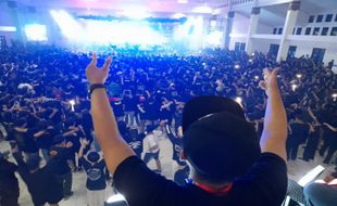 Konser SRM V 2023 di Gedung SMS Sragen Sukses Sedot Ribuan Rocker Nusantara