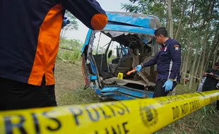 Kecelakaan Maut KA Probowangi Tabrak Minibus di Lumajang, 11 Orang Meninggal