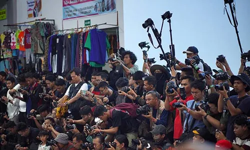 Seru, Ratusan Fotografer Abadikan Spot Menarik di Pasar Gedhe Klaten