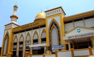 SMP IT MTA Karanganyar Punya Masjid Baru 3 Lantai, Fasilitasnya Top