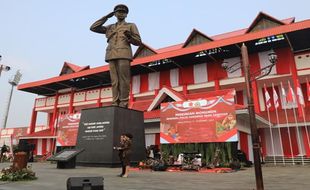 Kapolri & Pj Gubernur Jateng Resmikan Monumen Jenderal Hoegeng di Pekalongan