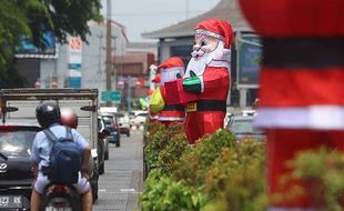 Sambut Natal, Lampion Boneka Salju & Santa Mulai Hiasi Kawasan Balai Kota Solo