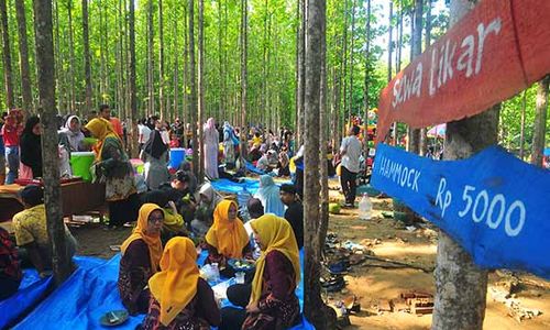 Menikmati Aneka Kuliner Tradisional Pasar Sarwono di Tengah Hutan Jati Kudus