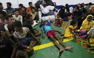 Pemindahan 219 Imigran Rohingya dari Sabang ke Lhokseumawe Aceh