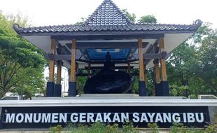 Sejarah di Balik Monumen Gerakan Sayang Ibu di Alun-alun Karanganyar