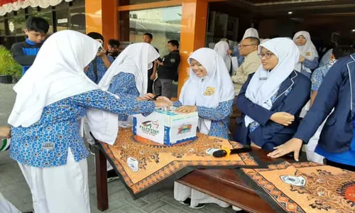 Siswa SMP Muhammadiyah PK Solo Galang Donasi untuk Palestina