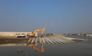 Warga Pesimis Sheet Pile Tambak Lorok Kota Semarang Rampung Akhir Tahun Ini