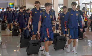 Piala Dunia U-17, Timnas Uzbekistan dan Spanyol Tiba di Bandara Adi Soemarmo