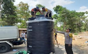 Dampak Kebakaran Merbabu, Polres Boyolali Kirim 18 Tangki Air Bersih ke 2 Desa