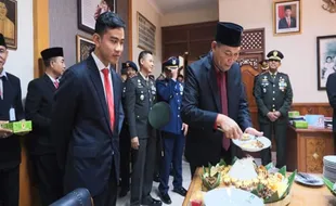 Teguh Prakosa dapat Kejutan Ulang Tahun dari Gibran dan ASN Solo