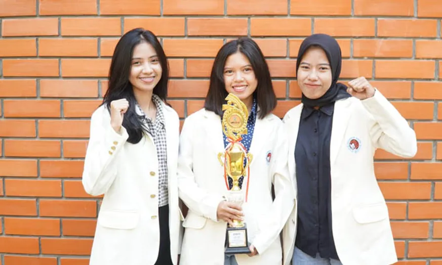 Memperhitungkan Aspek Lingkungan, Tim Aparo FEB UKSW Raih Juara II MCMC 2023