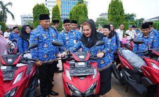 Wali Kota Semarang Bagikan Vario Merah ke 177 Lurah, Total Anggaran Rp8 Miliar