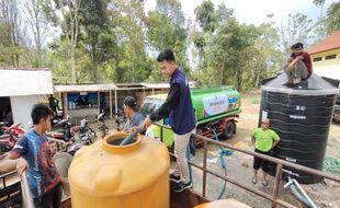 Solopeduli Salurkan 16.000 Liter Air Bersih ke Warga Desa Jlarem di Boyolali